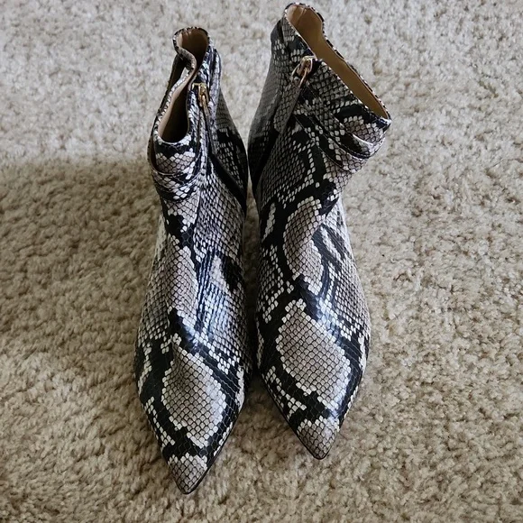 NWOT Talbots Iona Kitten Heel Bootie Size 6M - New - Picture 7 of 7